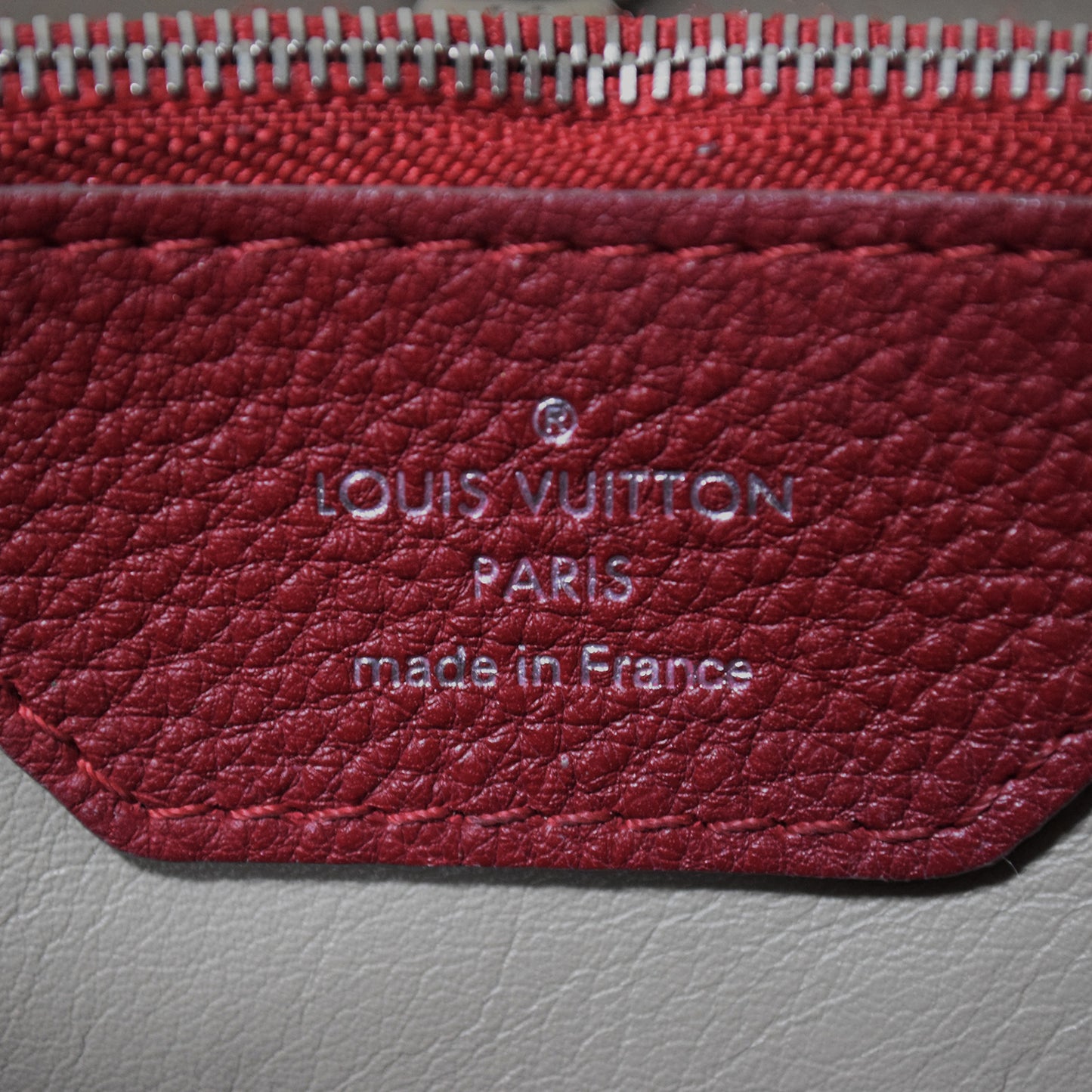 LOUIS VUITTON Capucines MM Coquelicot M94631 Taurillon Leather Red Women's Handbag
LV