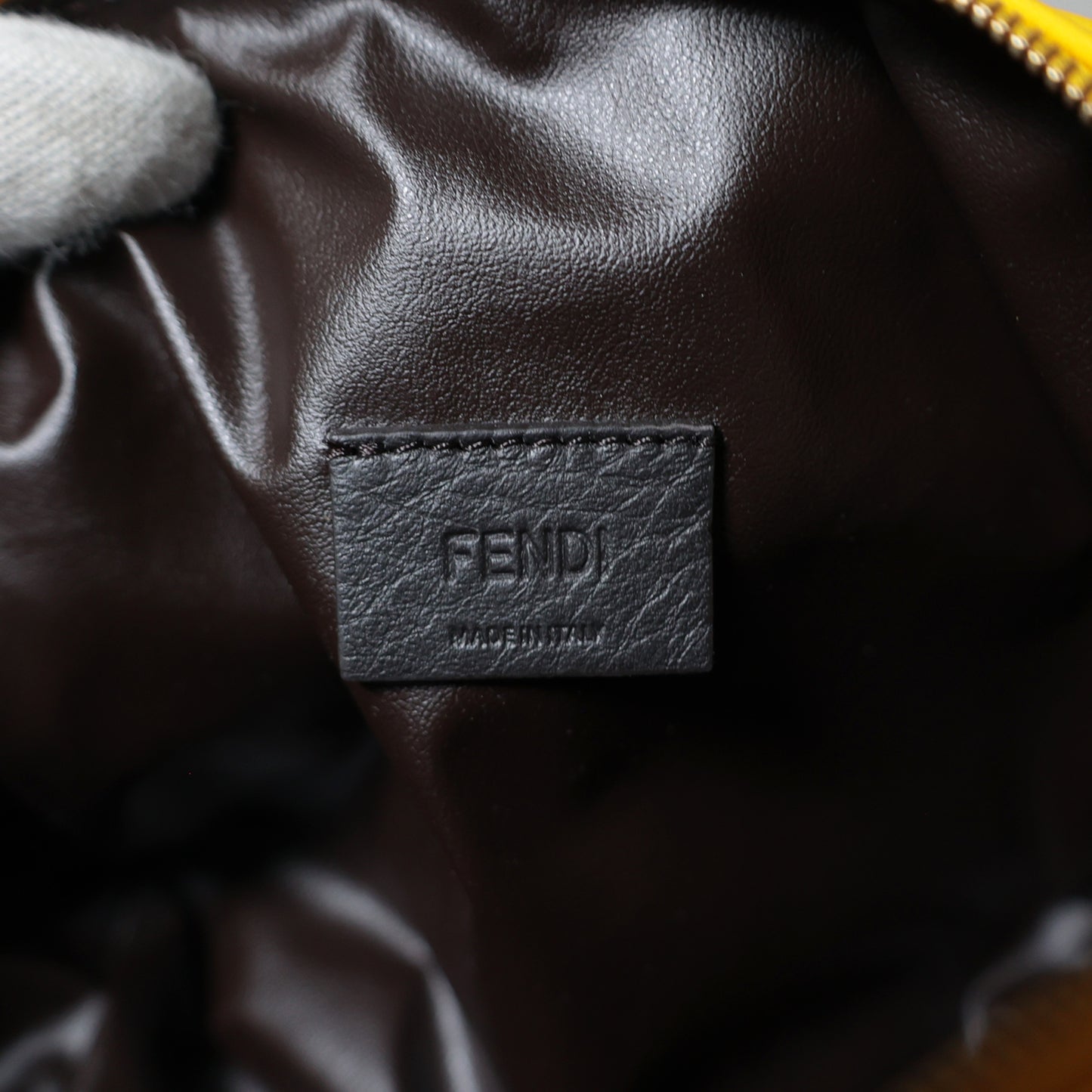 FENDI 펜디 FF 주카 엠보스 패브릭 8N0172 옐로 여성 화장품 파우치