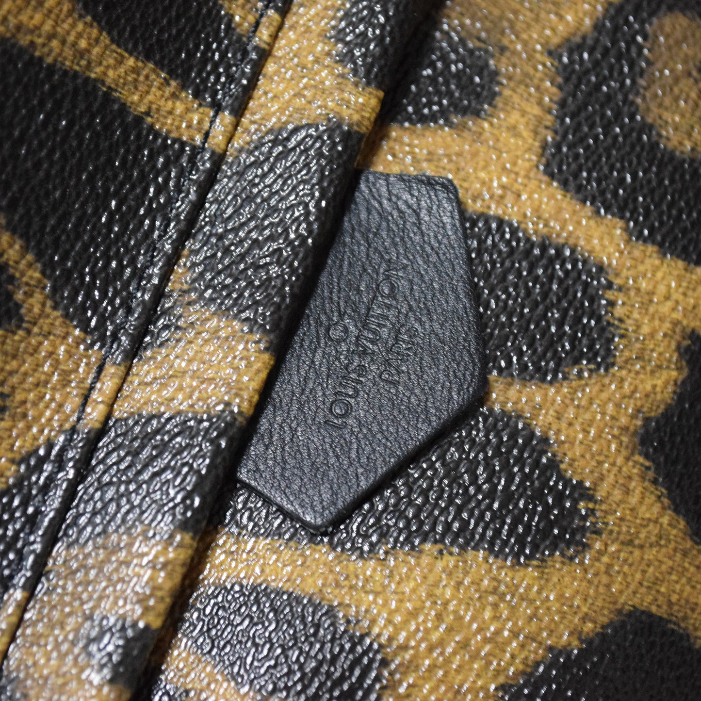 促销 LOUIS VUITTON Palm Springs PM 豹纹印花 M52020 棕色女士背包/日用背包
LV