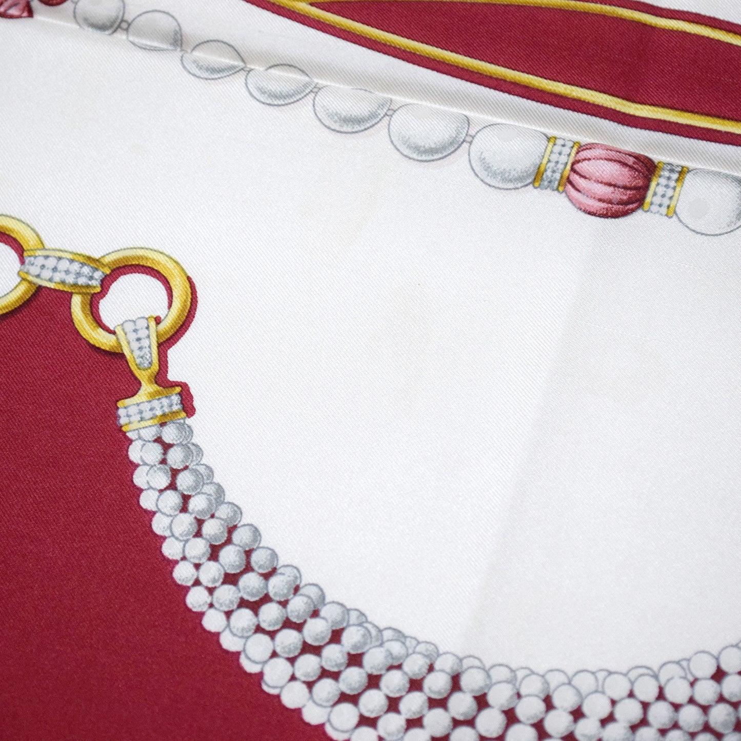 Cartier カルティエ 大判 パールネックレス柄 ワインレッド レディース スカーフ