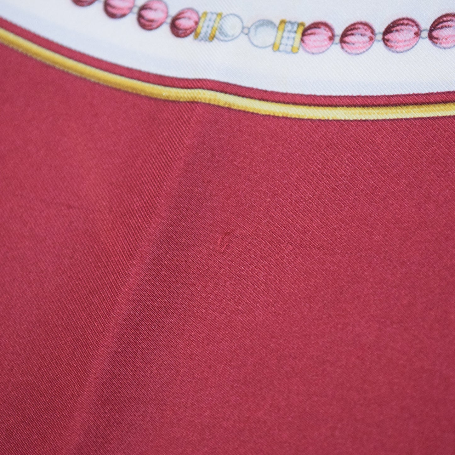 Cartier カルティエ 大判 パールネックレス柄 ワインレッド レディース スカーフ