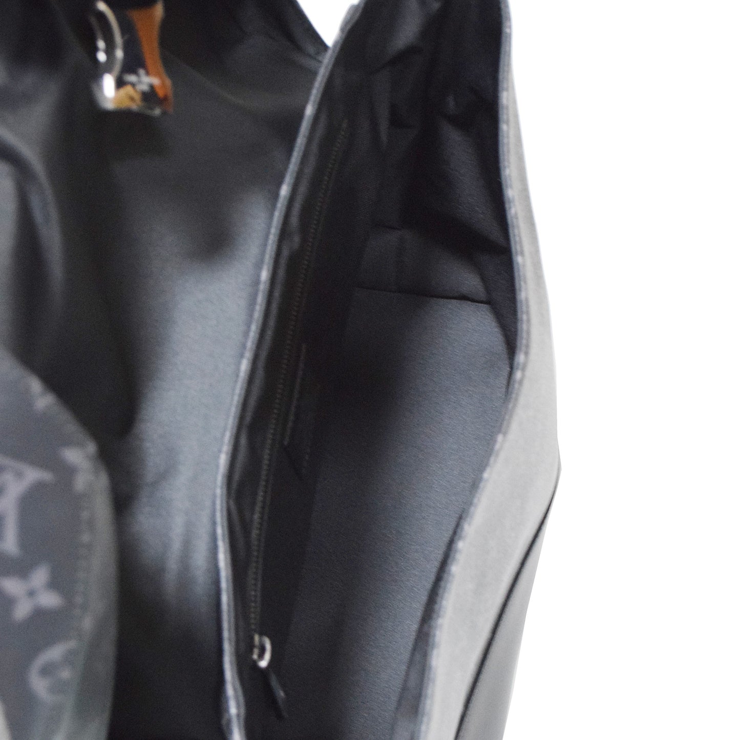 SALE LOUIS VUITTON ルイ・ヴィトン メッセンジャー ヴォワヤージュMM M43276 モノグラム・エクリプス ブラック メンズ ショルダーバッグ
LV