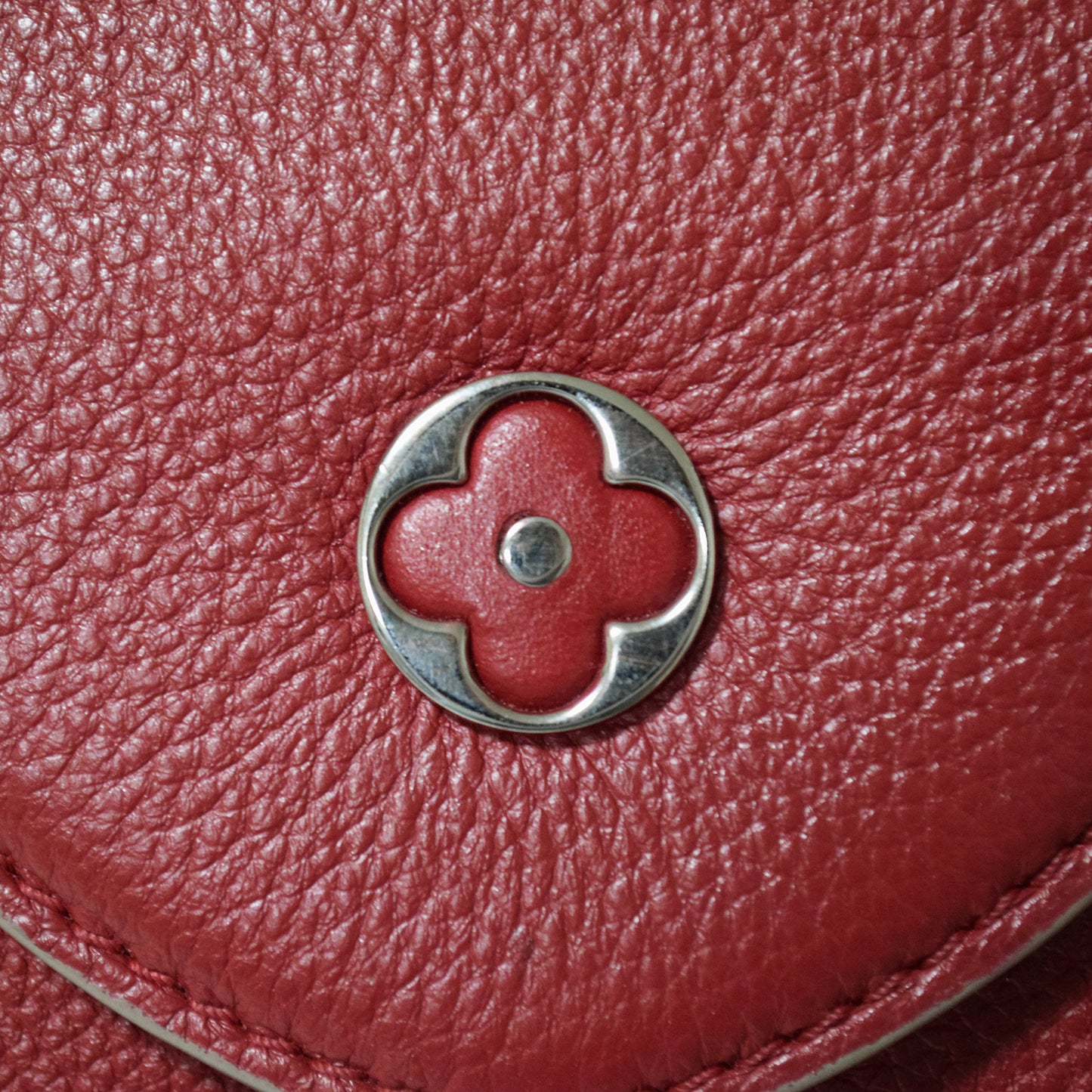 LOUIS VUITTON Capucines MM Coquelicot M94631 Taurillon Leather Red Women's Handbag
 LV