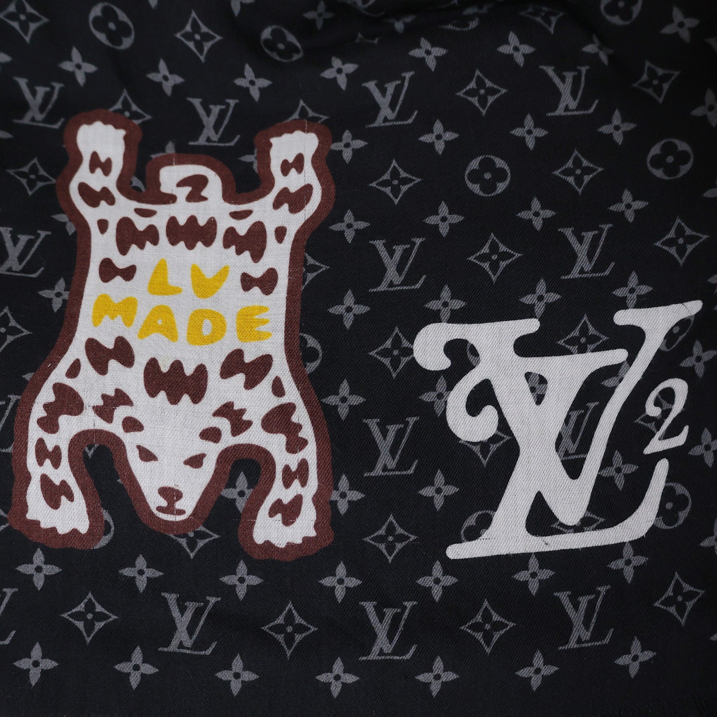 LOUIS VUITTON ルイ・ヴィトン エトール ダミエ ジャイアント ウェーブ モノグラム NIGO MP2697 ブラック レディース ストール
LV
