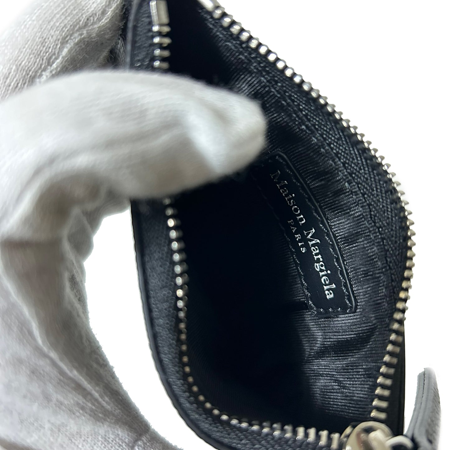 状况极佳 Maison Margiela Fragment Case，四针设计，SA1VX0008 P4745，男女通用，黑色，男士零钱包