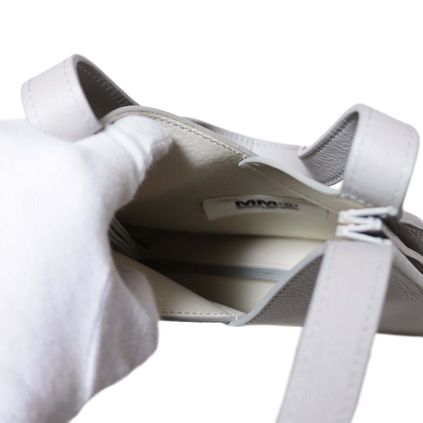 状况极佳的 Maison Margiela MM6 Accordion Japanese Shoulder Tote（SB5WD0020 P5691）灰色。