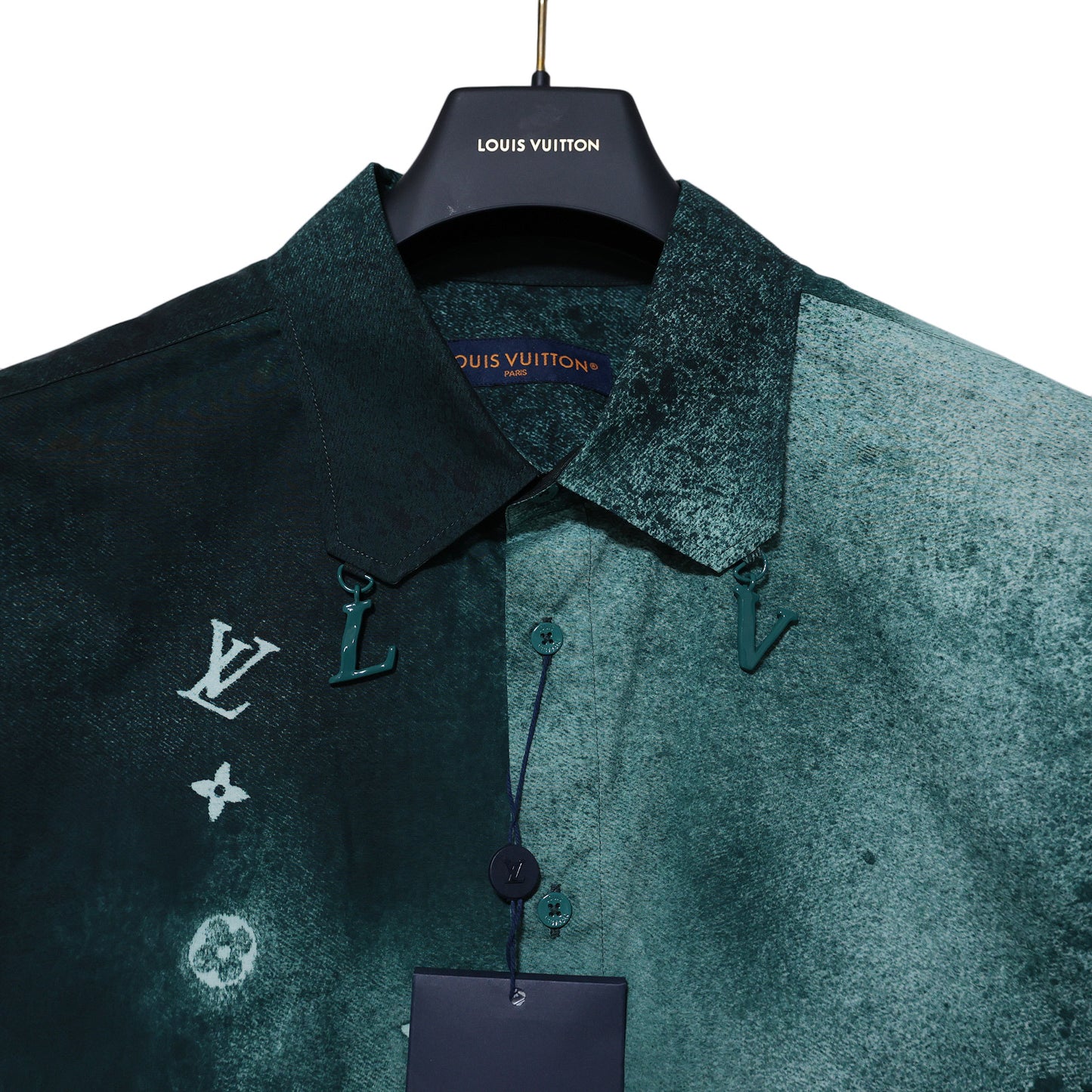 Unused, stored item. LOUIS VUITTON (Louis Vuitton) 23SS Monogram Graphic RM231M TA4HOS15W XL Green Men's Long-Sleeve Shirt
 LV