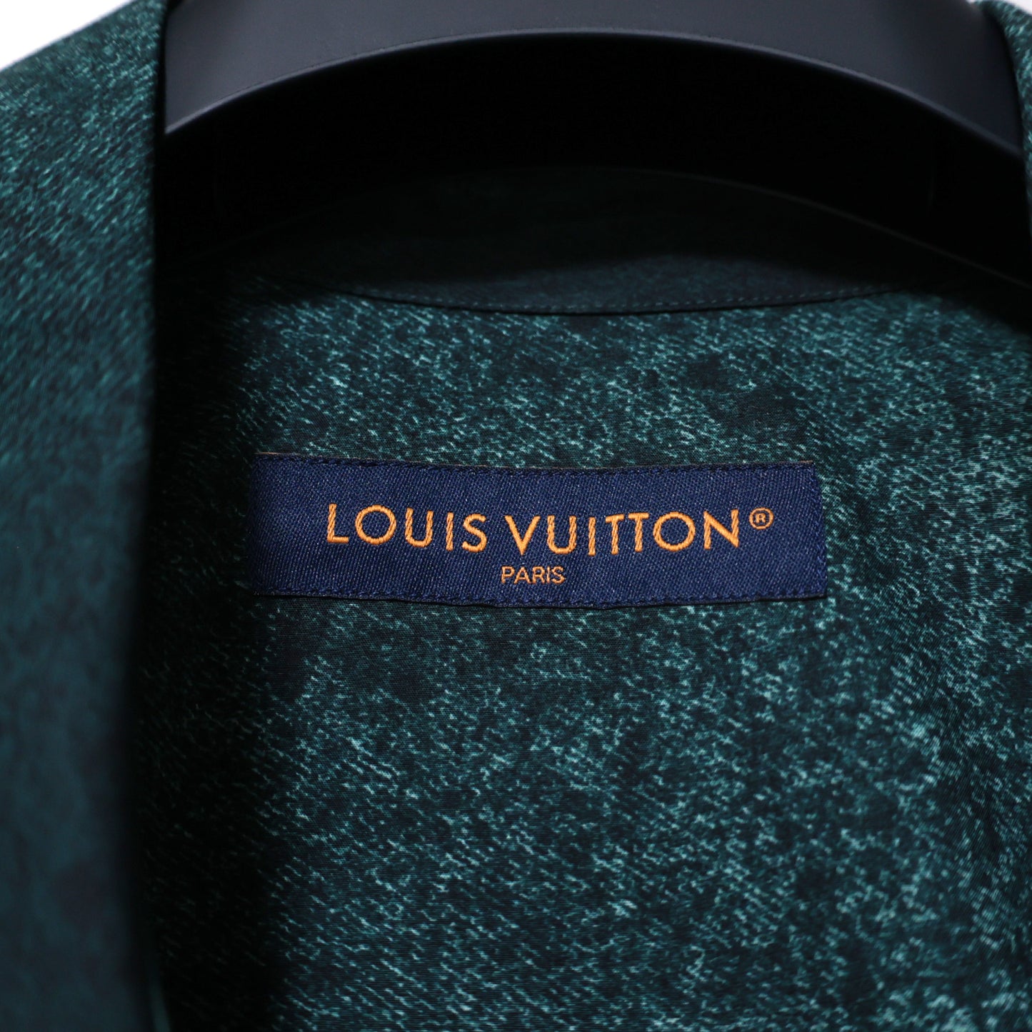 Unused, stored item. LOUIS VUITTON (Louis Vuitton) 23SS Monogram Graphic RM231M TA4HOS15W XL Green Men's Long-Sleeve Shirt
 LV
