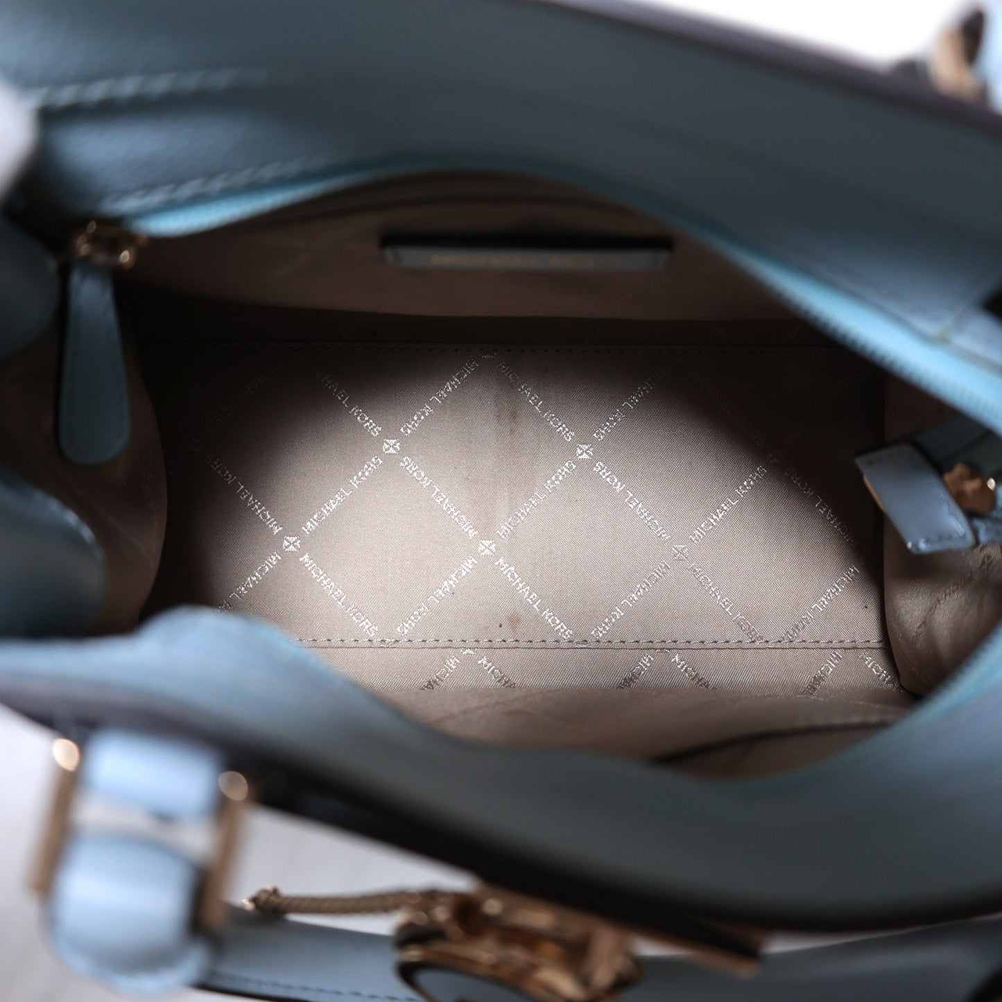 MICHAEL KORS マイケルコース  MKシグネチャー ライトブルー ホワイト系 ゴールド金具  鍵付き  ブルー  レディース ハンドバッグ