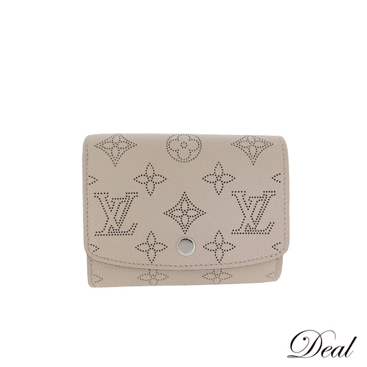 美品 LOUIS VUITTON ルイ・ヴィトン ポリトフォイユ イリス コンパクト M62542 モノグラムマヒナ ガレ ベージュ レディース 二つ折り財布
LV