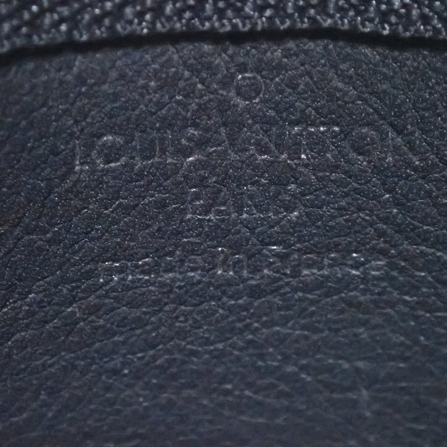 LOUIS VUITTON ルイ・ヴィトン アエログラム ポシェット クレ M81031 ブラック メンズ コインケース
LV