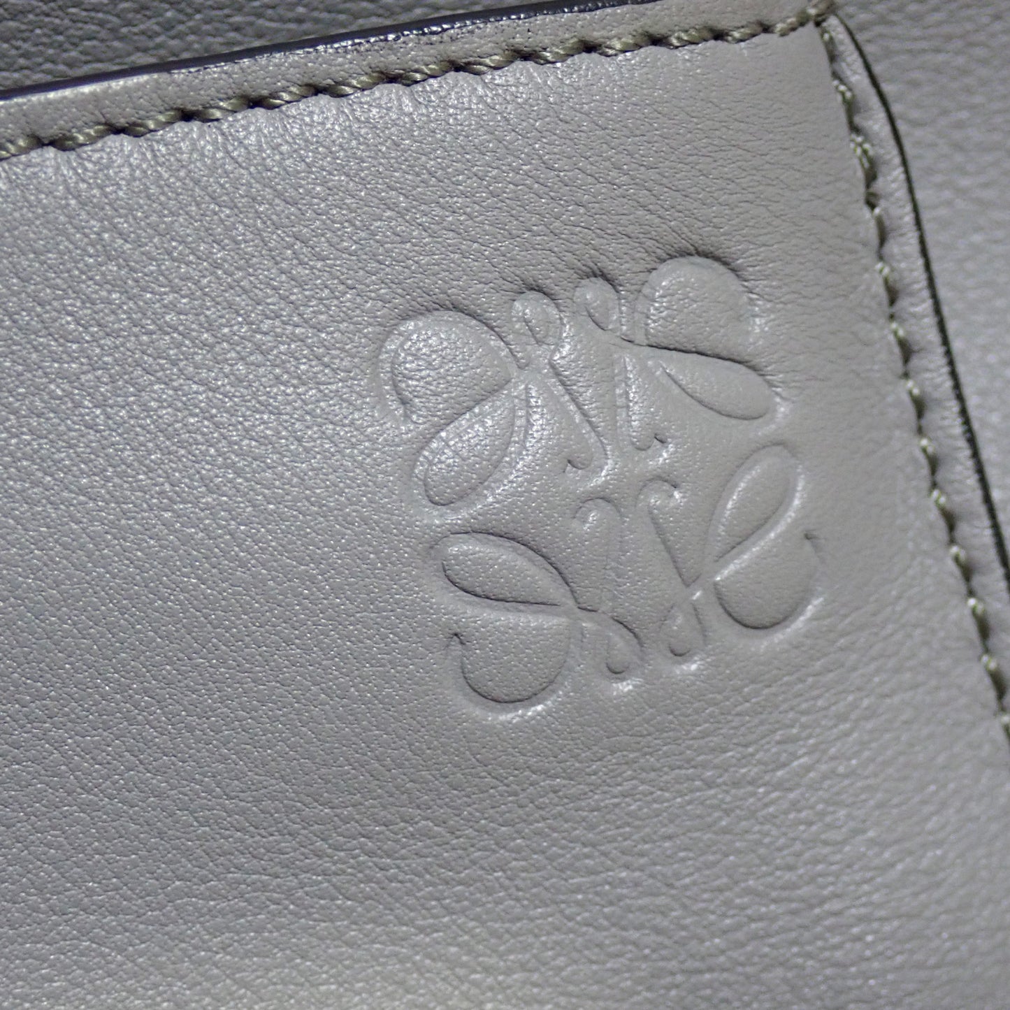 美品 LOEWE ロエベ アントン スリンク クロスボディバッグ ワンショルダーバッグ グレー レディース ボディバッグ