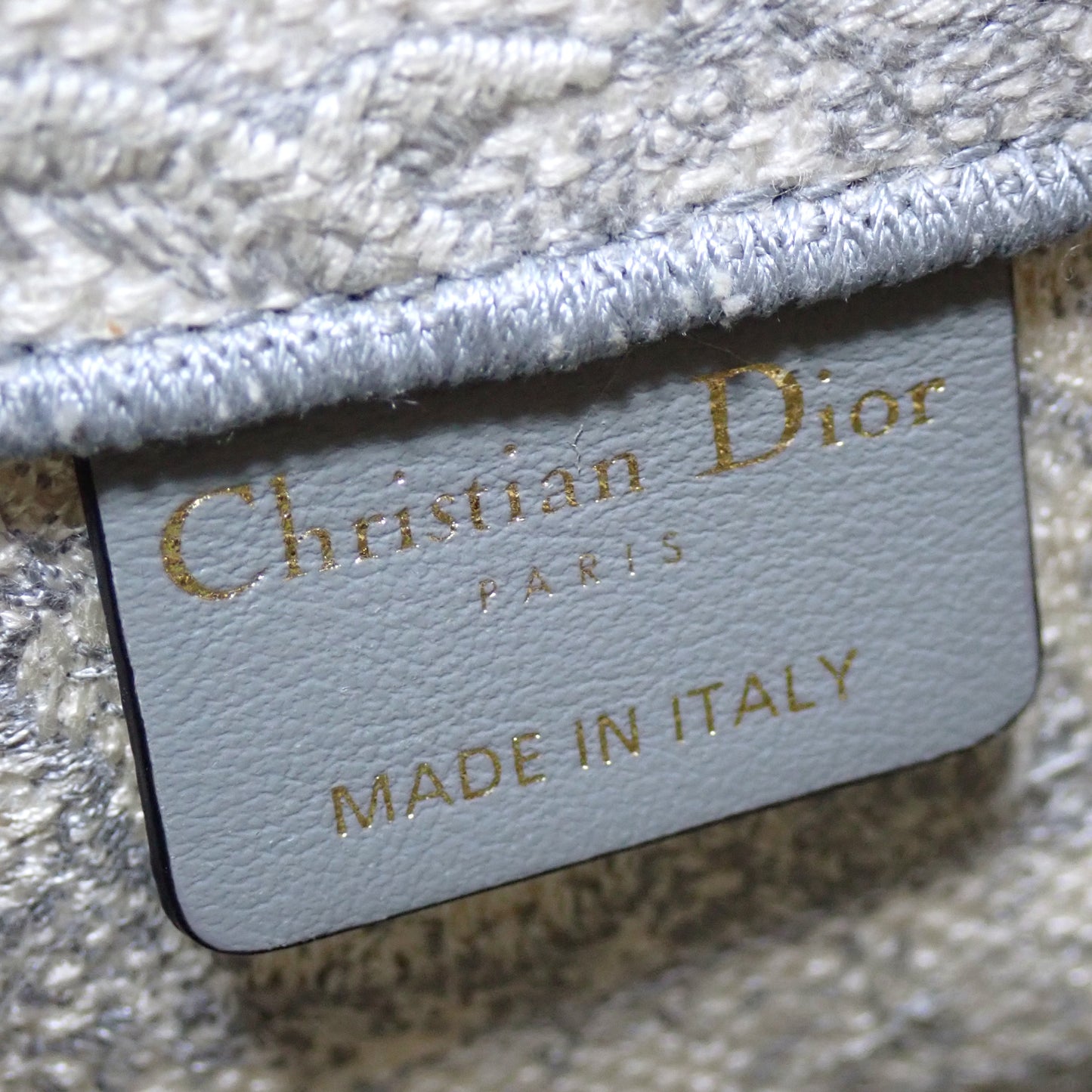 DIOR 디올 북 토트 미디엄 토일 드 주이 자수 M1296ZTDT_M20I 화이트 여성용 토트백
