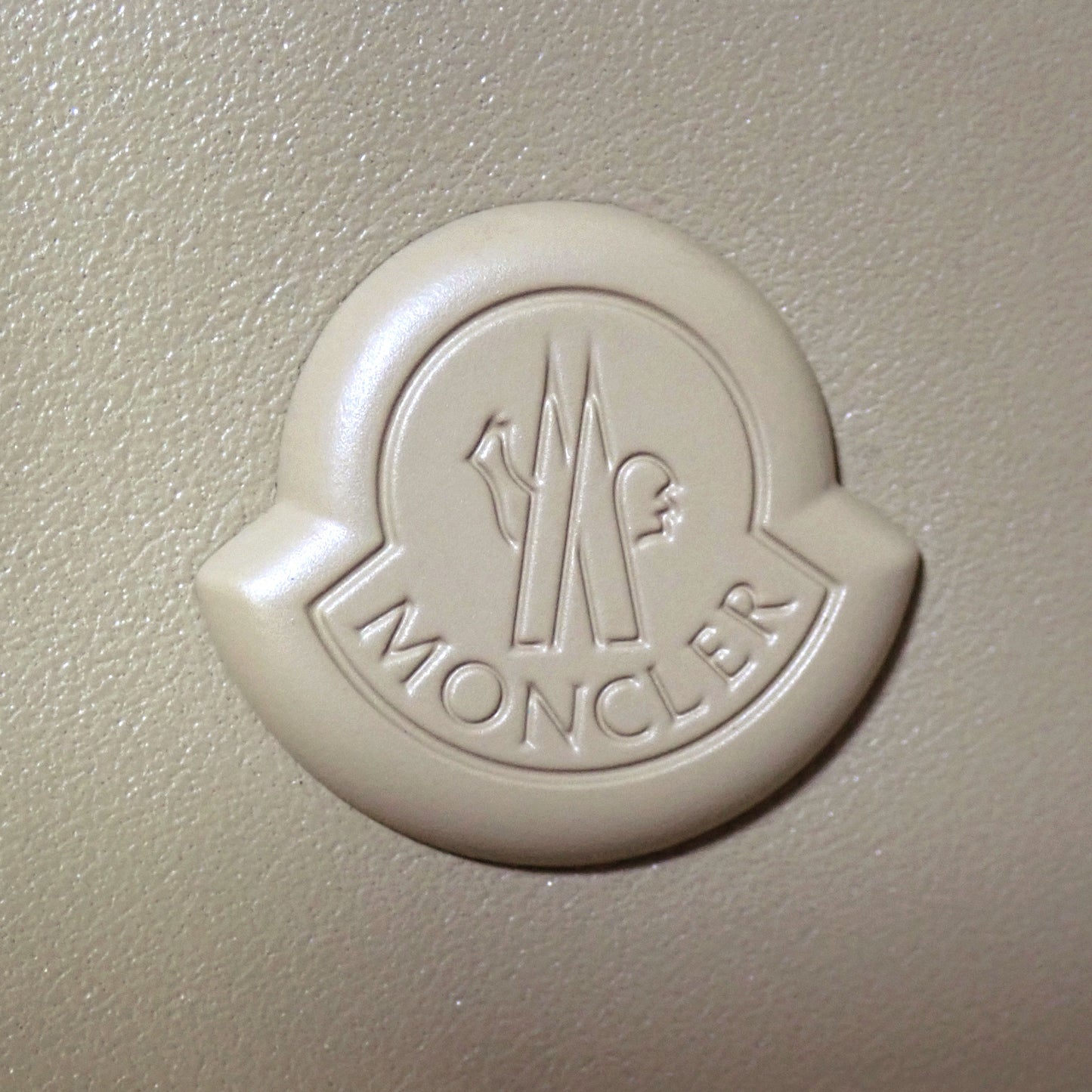 MONCLER モンクレール バーティカル クロスボディバッグ レザー J209A5L00002 ユニセックス ベージュ レディース ショルダーバッグ