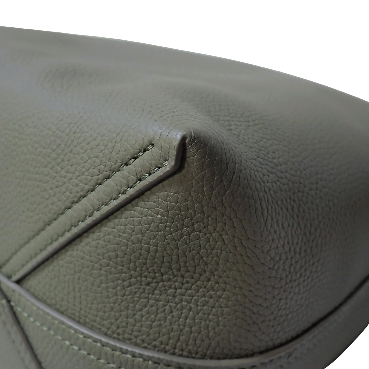 極美品 LOUIS VUITTON ルイ・ヴィトン ヴェルソ トート カーキ M26747 カーキ メンズ トートバッグ
LV