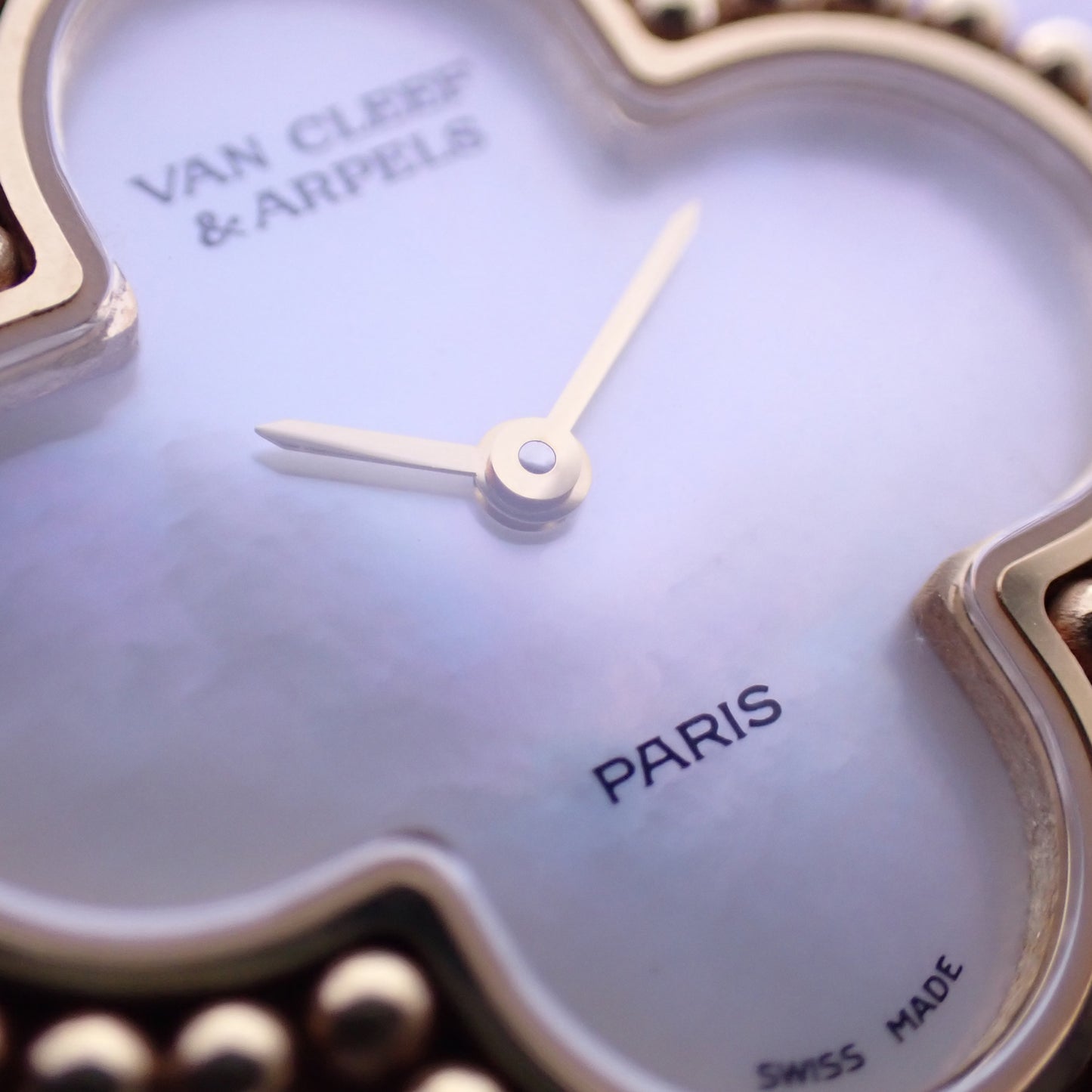 K18YG Van Cleef & Arpels ヴァンクリーフ＆アーペル アルハンブラ ホワイトシェル 122974 レディース 腕時計