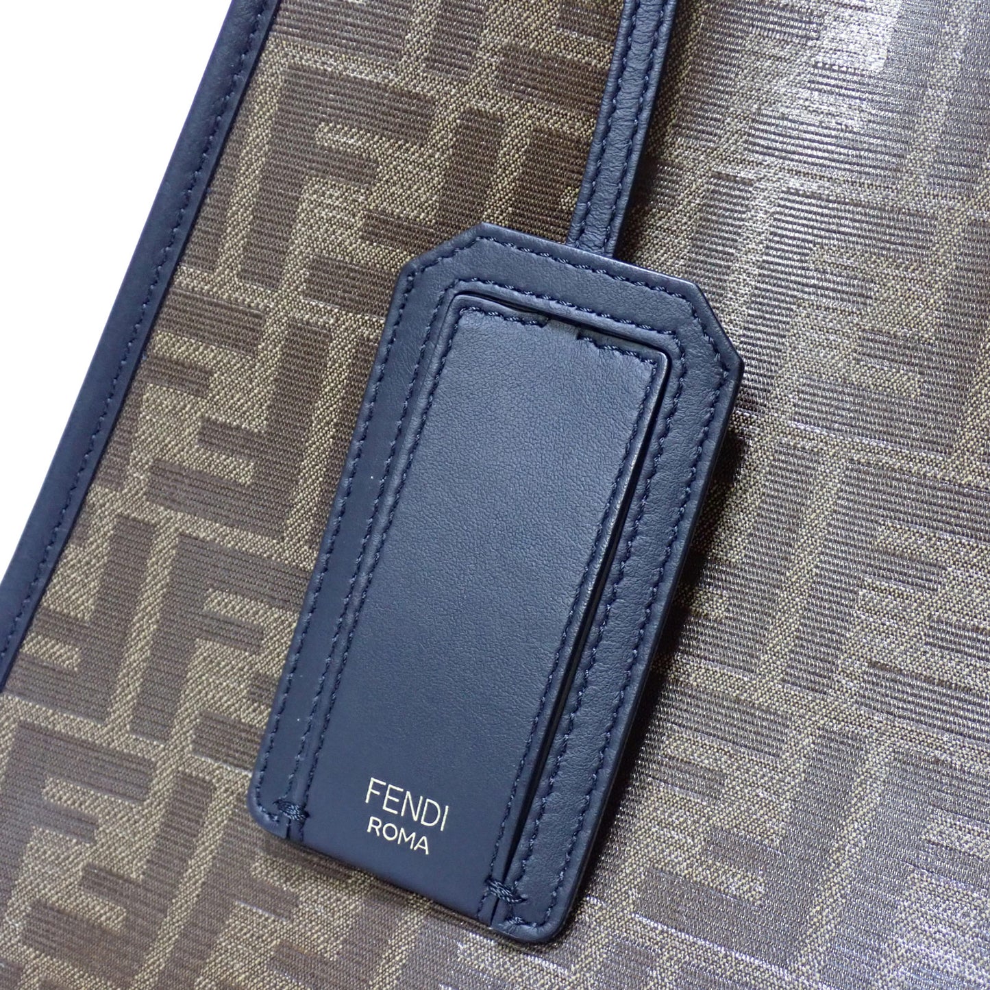 FENDI フェンディ ディフェンダー ピーカブー ミディアム バッグカバー ズッカ ブラウン レディース ハンドバッグ