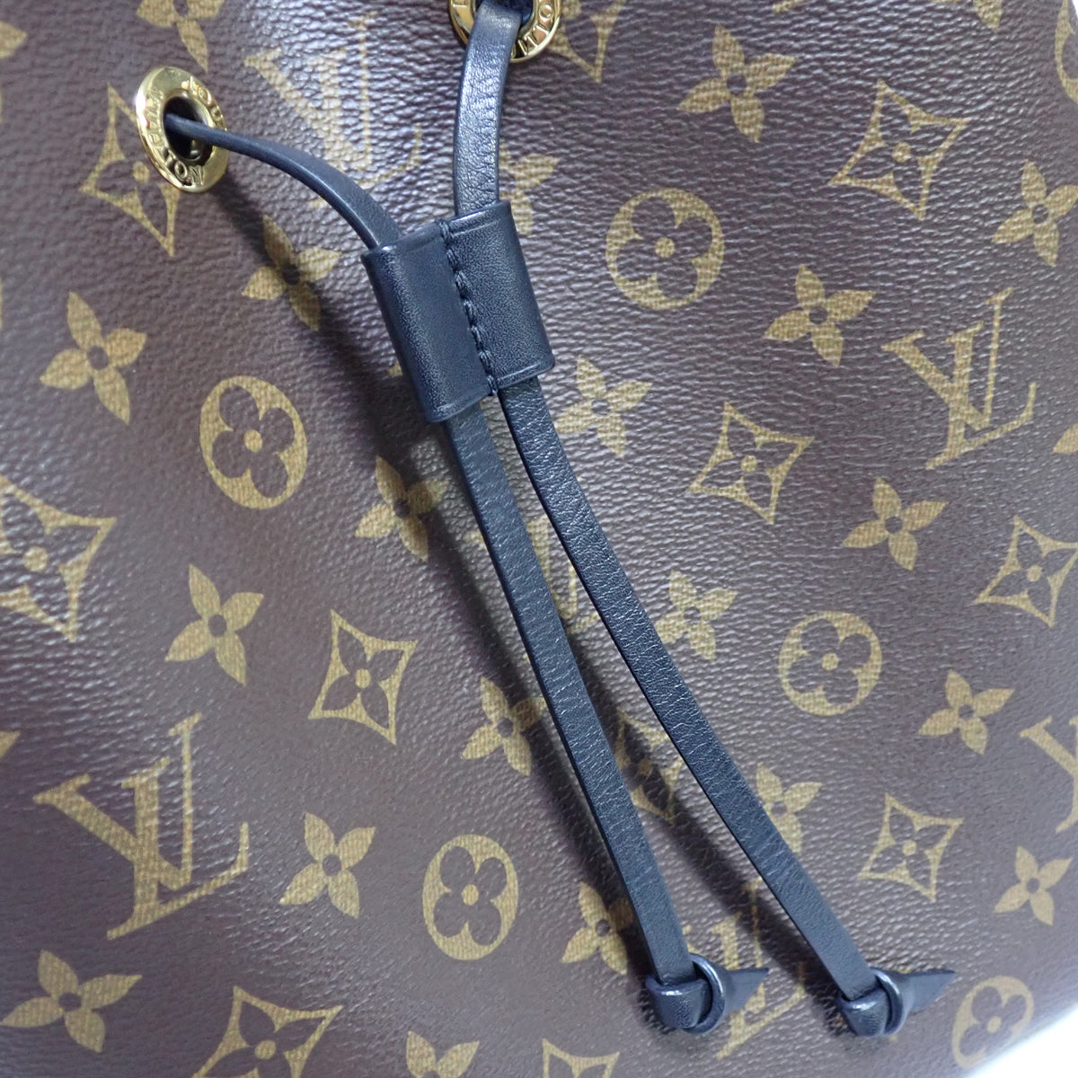 LOUIS VUITTON ルイ・ヴィトン ネオノエ モノグラム M44020 ブラウン レディース ショルダーバッグ
LV