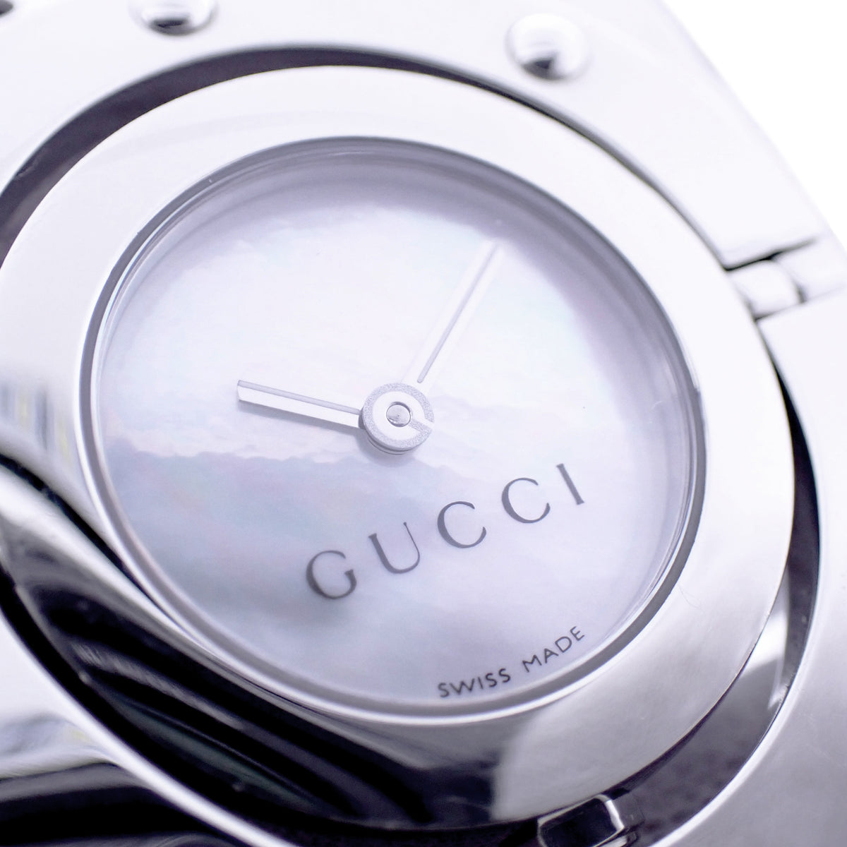 GUCCI グッチ トワール バングルウォッチ ターンフェイス ホワイトシェル文字盤 レディース 腕時計